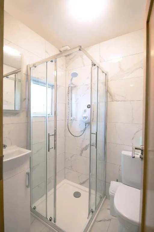 Luxury Cottage - City Center - Large Garden With Hot Tub -7 Bedrooms-4 Bathrooms Galway Ireland