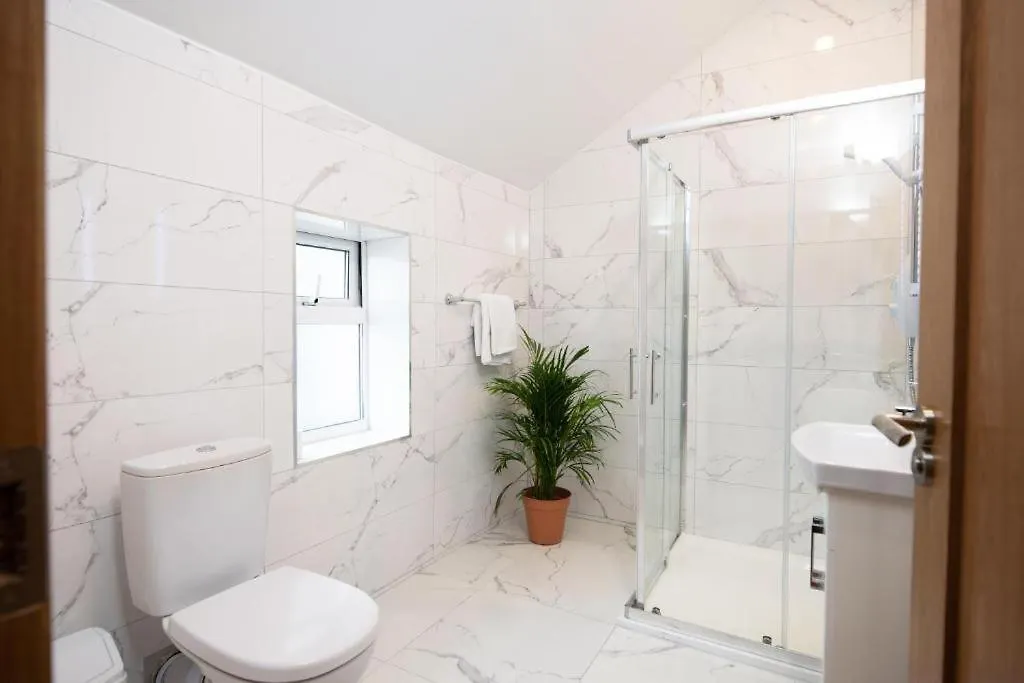 Apartment Luxury Cottage - City Center - Large Garden With Hot Tub -7 Bedrooms-4 Bathrooms Galway Ireland