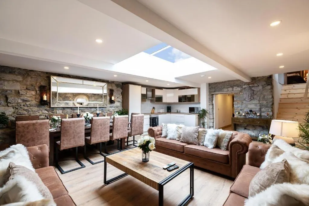 Luxury Cottage - City Center - Large Garden With Hot Tub -7 Bedrooms-4 Bathrooms Galway 0*,  Ireland