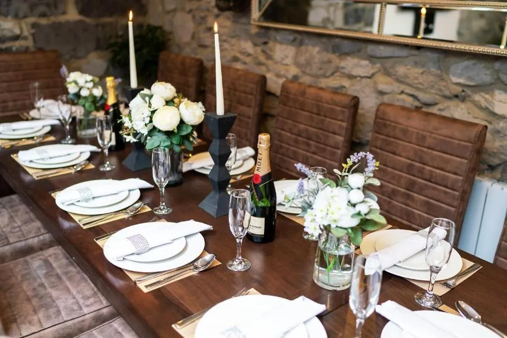 Luxury Cottage - City Center - Large Garden With Hot Tub -7 Bedrooms-4 Bathrooms Galway 0*,
