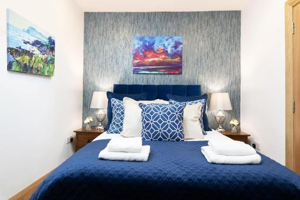 Luxury Cottage - City Center - Large Garden With Hot Tub -7 Bedrooms-4 Bathrooms Galway