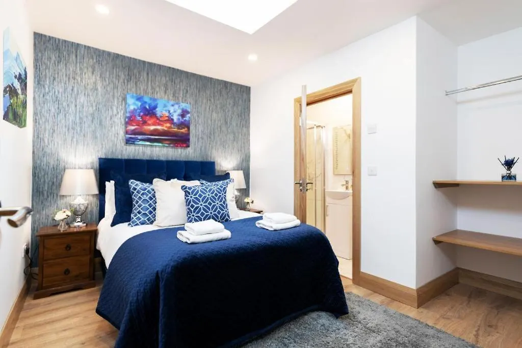 Apartment Luxury Cottage - City Center - Large Garden With Hot Tub -7 Bedrooms-4 Bathrooms Galway