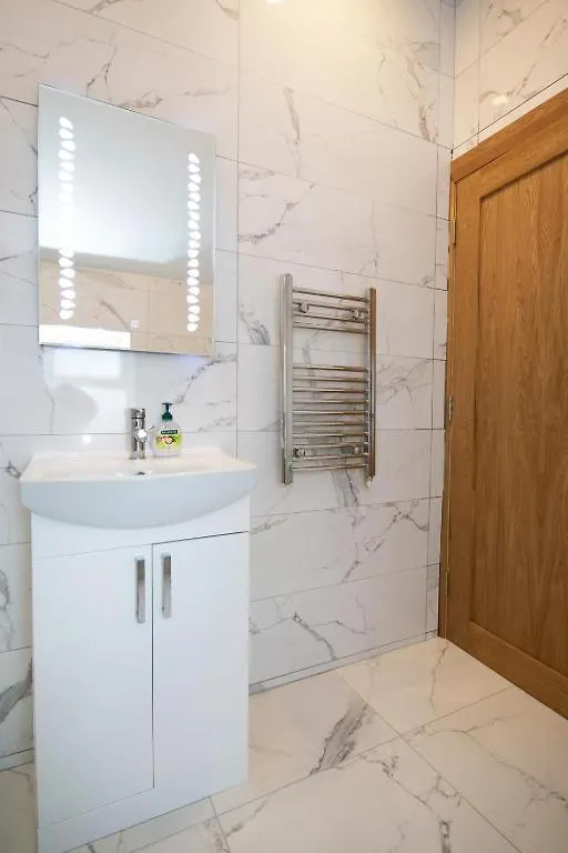 Luxury Cottage - City Center - Large Garden With Hot Tub -7 Bedrooms-4 Bathrooms Galway 0*,  Ireland
