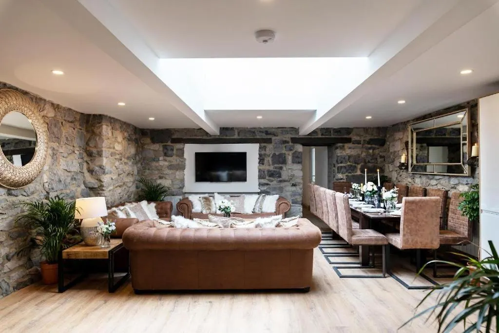 Apartment Luxury Cottage - City Center - Large Garden With Hot Tub -7 Bedrooms-4 Bathrooms Galway